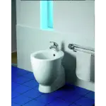 Bide u kupatilu sa modernim dizajnom