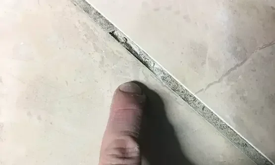 čišćenje fuga kod granitnih pločica