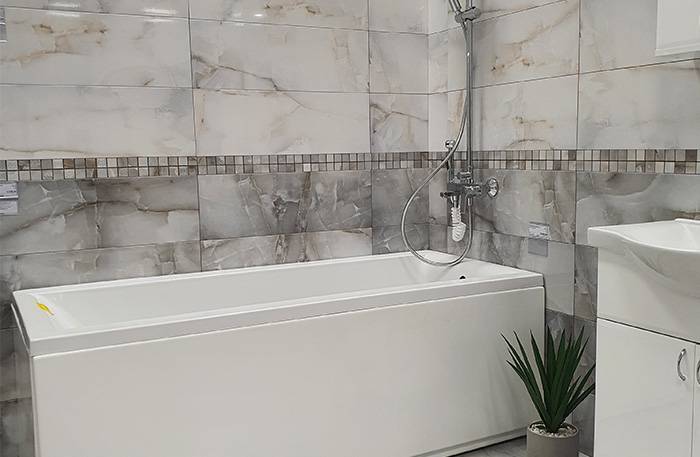 kada u kupatilu sa zidnom slavinom